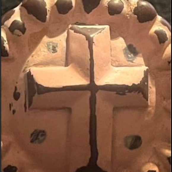 Ring Rustic Looking Cross Ring Salmon Color . Stretchable Band . New - Picture 2 of 5